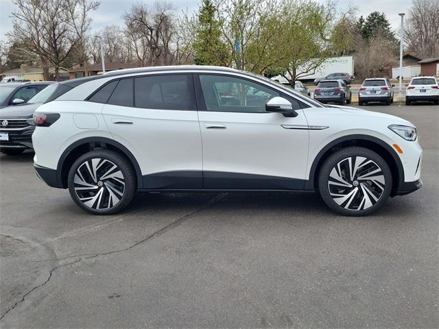 Photo of 2025 Opal White Pearl W / Black Roof Volkswagen ID.4