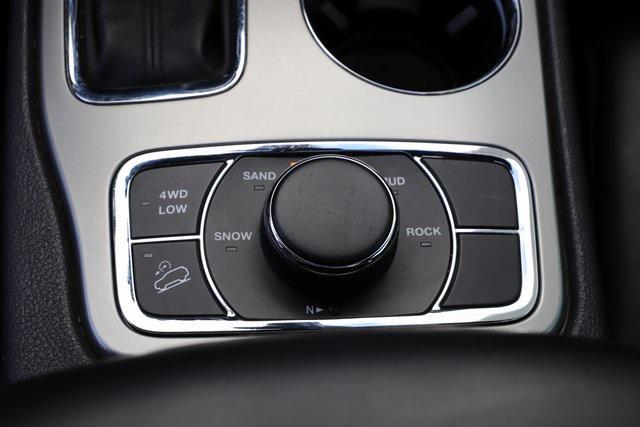Photo of 2020 Bright White Clearcoat Jeep Grand Cherokee