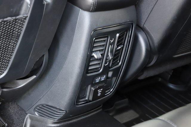 Photo of 2020 Bright White Clearcoat Jeep Grand Cherokee