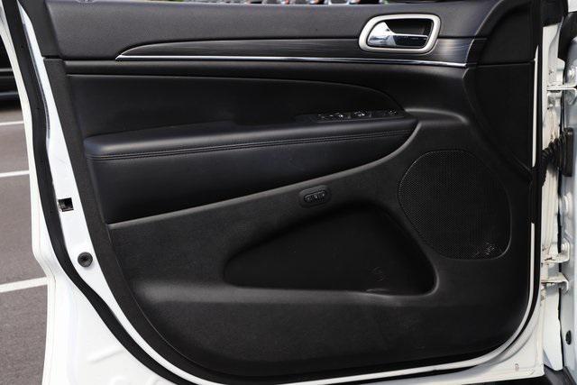 Photo of 2020 Bright White Clearcoat Jeep Grand Cherokee