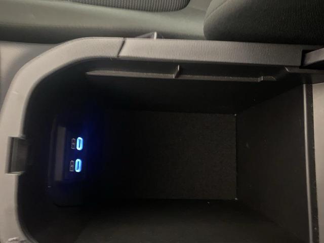 Photo of 2022 Magnetic Gray Metallic/Ice Edge Roof Toyota RAV4