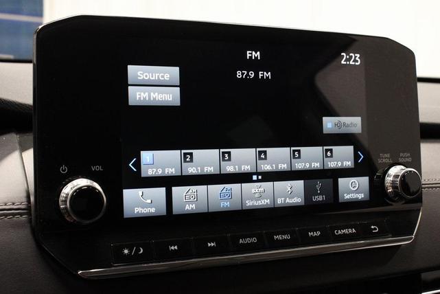 Photo of 2023 Labrador Black Pearl Mitsubishi Outlander