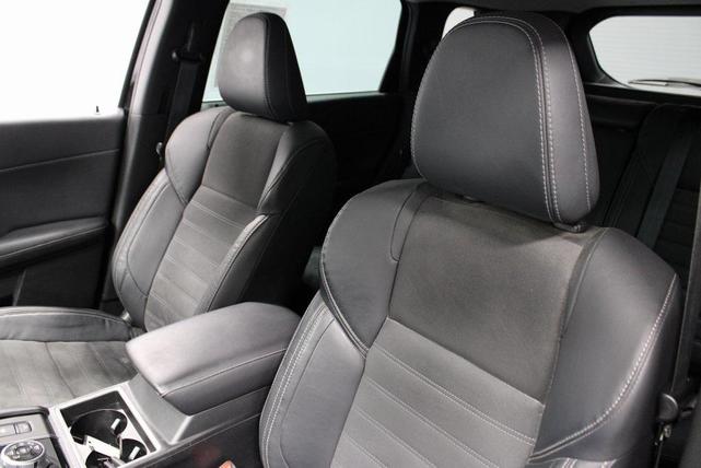 Photo of 2023 Labrador Black Pearl Mitsubishi Outlander