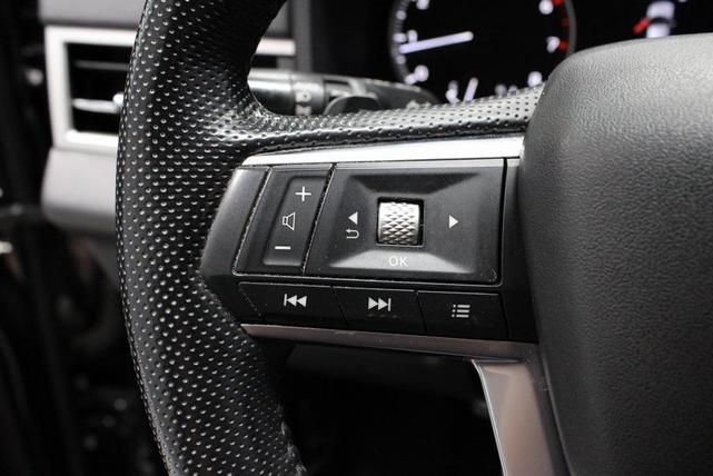 Photo of 2023 Labrador Black Pearl Mitsubishi Outlander