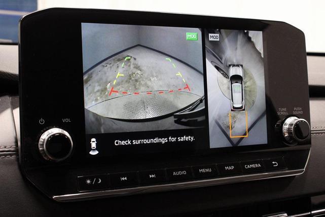 Photo of 2023 Labrador Black Pearl Mitsubishi Outlander