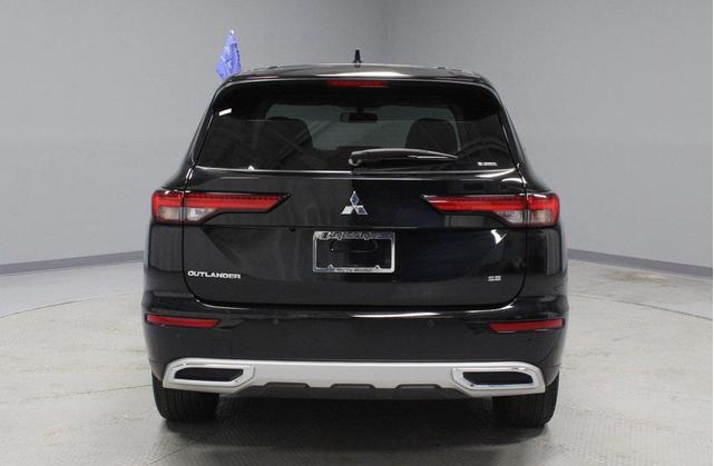Photo of 2023 Labrador Black Pearl Mitsubishi Outlander