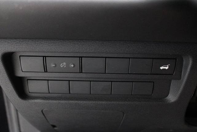 Photo of 2023 Labrador Black Pearl Mitsubishi Outlander
