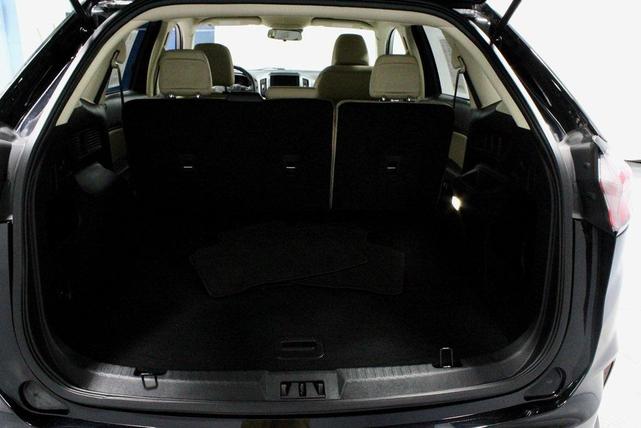 Photo of 2024 Agate Black Metallic Ford Edge
