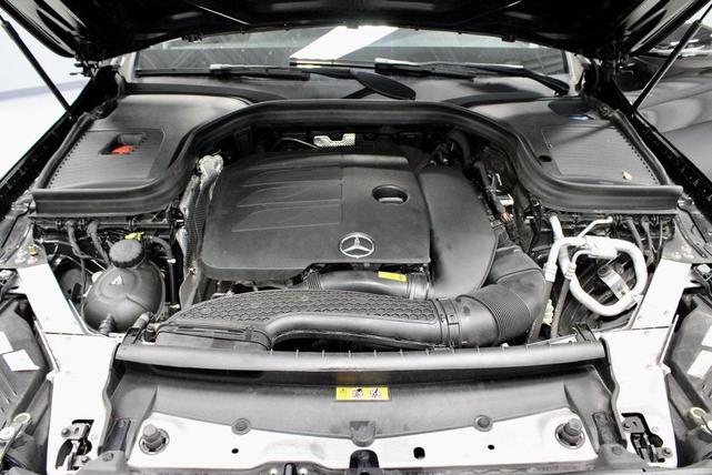 Photo of 2022 Black Mercedes-Benz GLC 300
