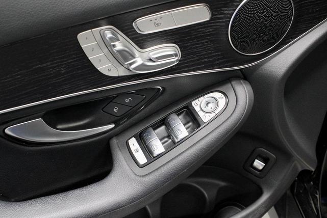 Photo of 2022 Black Mercedes-Benz GLC 300