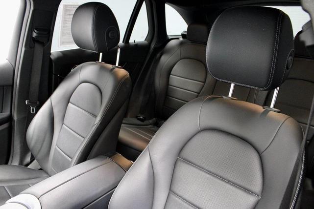 Photo of 2022 Black Mercedes-Benz GLC 300