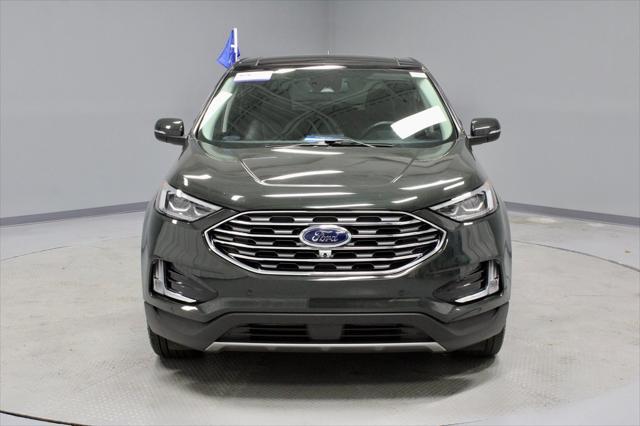 Photo of 2022 Forged Green Metallic Ford Edge