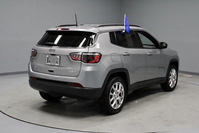 Photo of 2024 Silver Zynith Metallic Clearcoat Jeep Compass