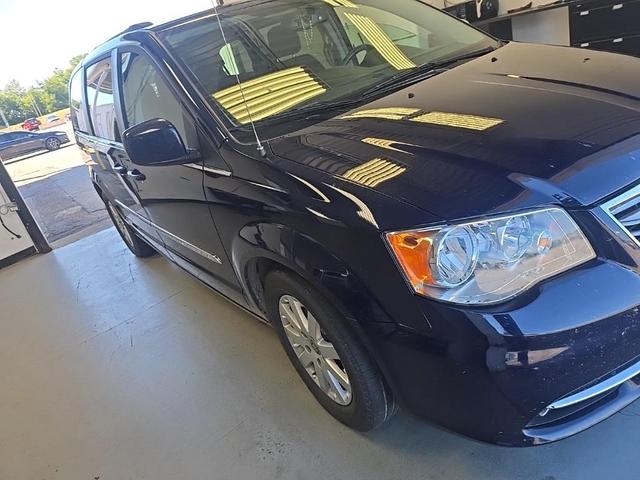 Photo of 2015 True Blue Pearlcoat Chrysler Town & Country