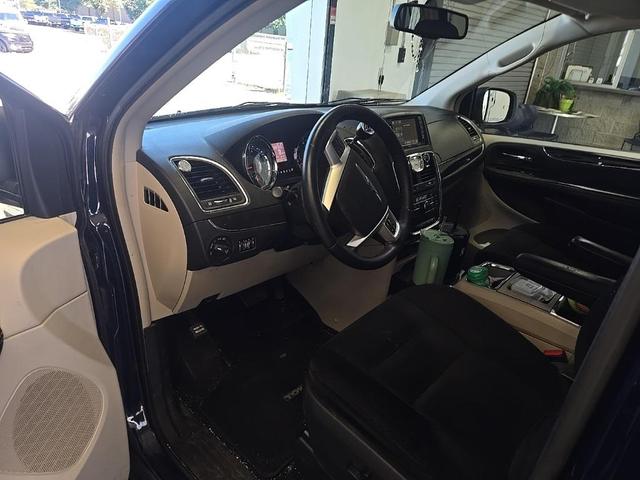 Photo of 2015 True Blue Pearlcoat Chrysler Town & Country