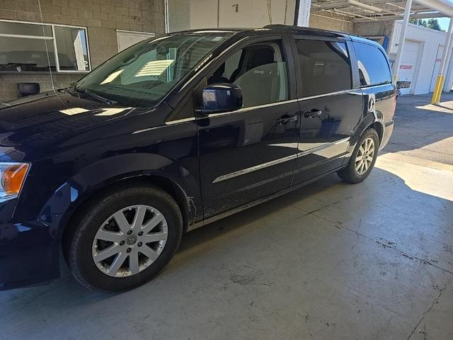 Photo of 2015 True Blue Pearlcoat Chrysler Town & Country