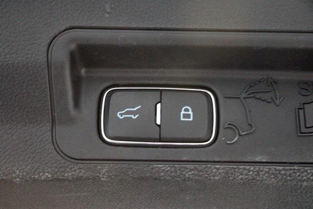 Photo of 2023 Oxford White Ford Explorer