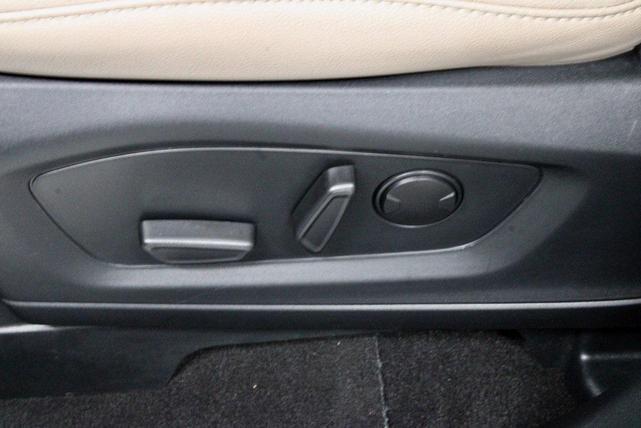 Photo of 2023 Oxford White Ford Explorer