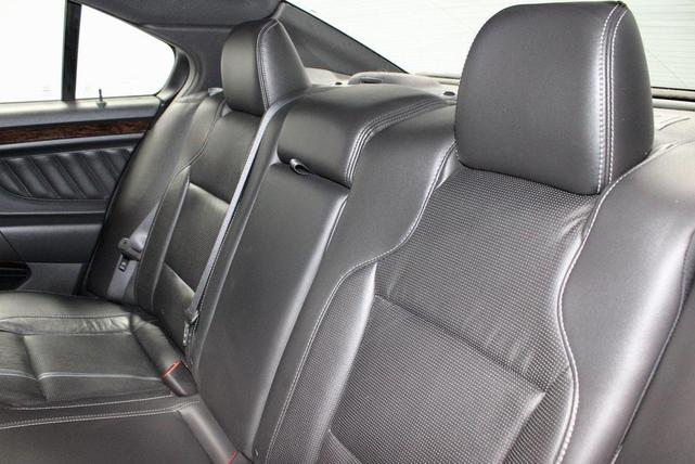 Photo of 2016 Ingot Silver Metallic Ford Taurus