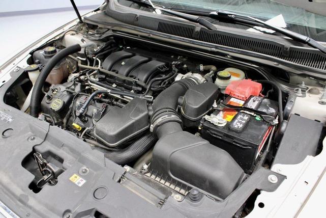 Photo of 2016 Ingot Silver Metallic Ford Taurus