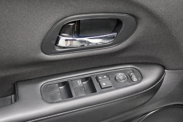 Photo of 2022 Platinum White Pearl Honda HR-V