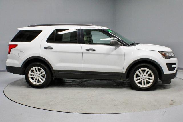 Photo of 2017 Oxford White Ford Explorer