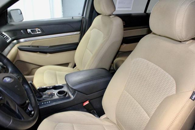 Photo of 2017 Oxford White Ford Explorer