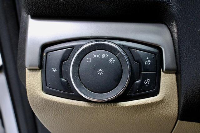 Photo of 2017 Oxford White Ford Explorer