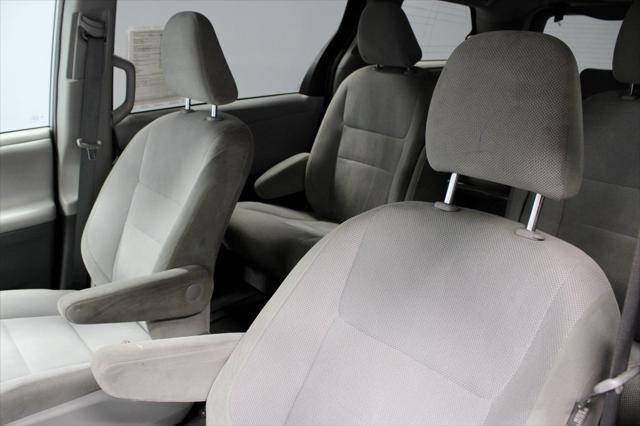 Photo of 2020 Celestial Silver Metallic Toyota Sienna