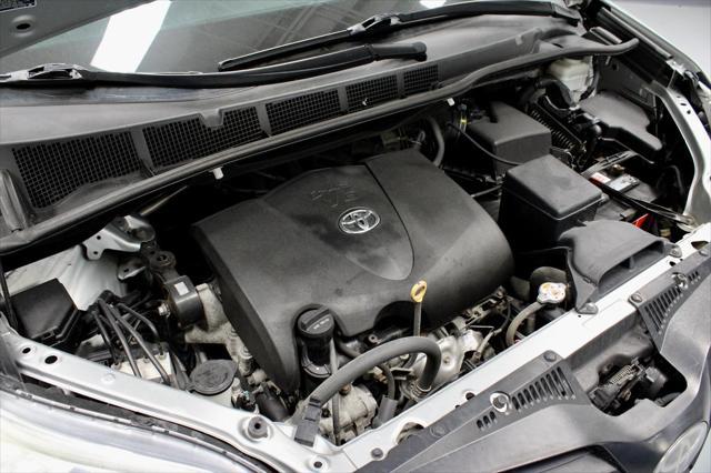 Photo of 2020 Celestial Silver Metallic Toyota Sienna
