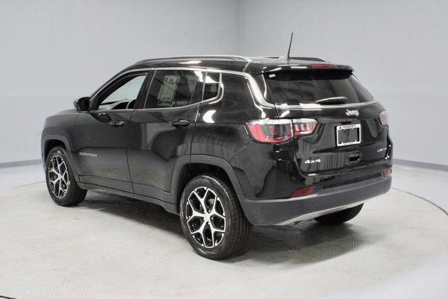 Photo of 2024 Diamond Black Crystal Pearlcoat Jeep Compass