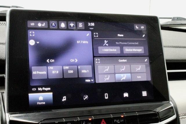 Photo of 2024 Diamond Black Crystal Pearlcoat Jeep Compass