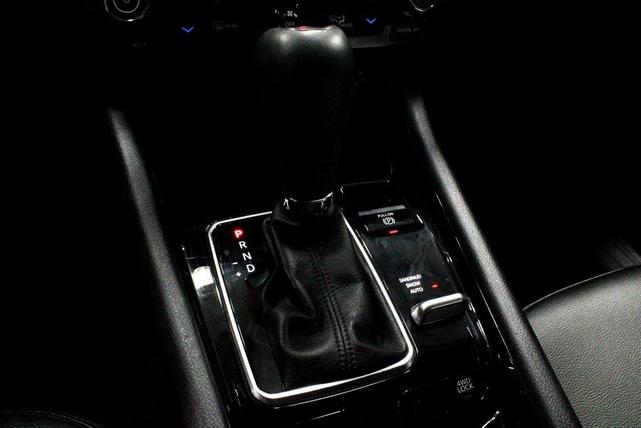 Photo of 2024 Diamond Black Crystal Pearlcoat Jeep Compass