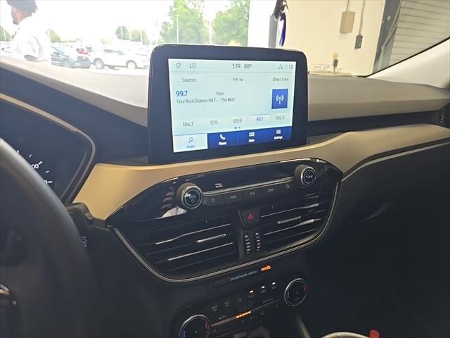 Photo of 2022 Agate Black Metallic Ford Escape