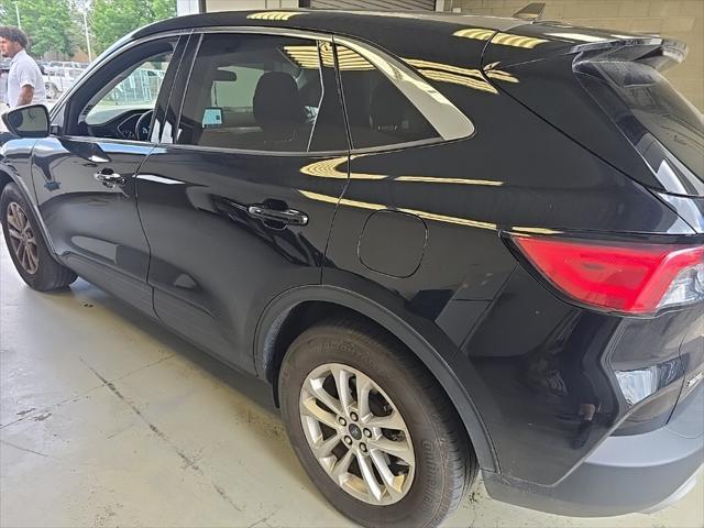 Photo of 2022 Agate Black Metallic Ford Escape