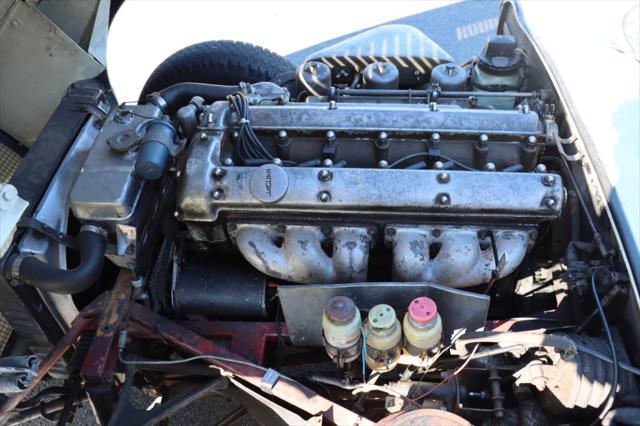 Photo of 1962 White Jaguar XKE