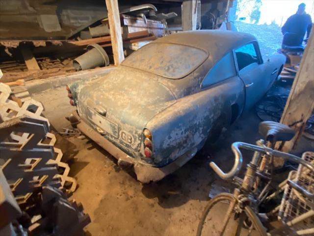 Photo of 1962 Blue Aston Martin DB4