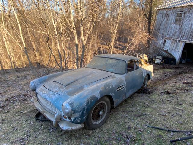Photo of 1962 Blue Aston Martin DB4
