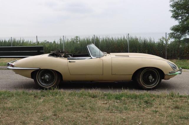 Photo of 1964 Yellow Jaguar XKE