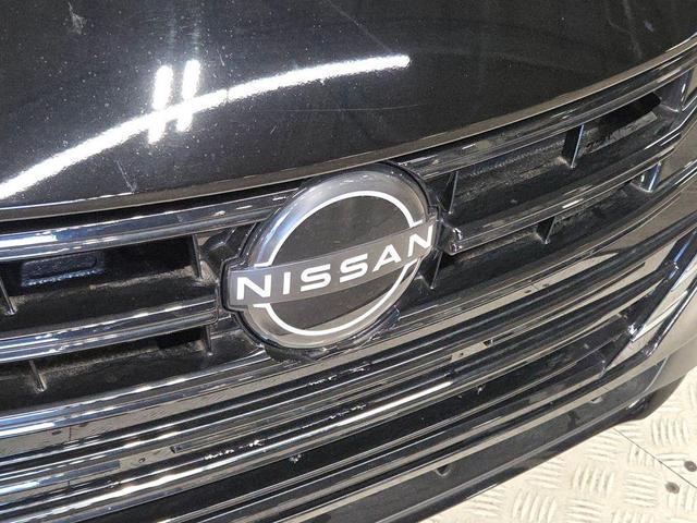 Photo of 2023 Super Black Metallic Nissan Versa