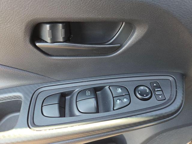 Photo of 2023 Super Black Metallic Nissan Versa