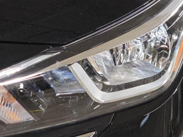 Photo of 2023 Super Black Metallic Nissan Versa