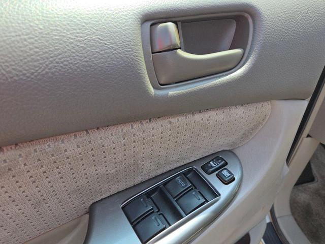 Photo of 2007 Desert Sand Mica Toyota Sienna