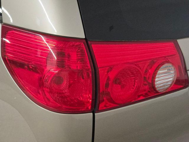 Photo of 2007 Desert Sand Mica Toyota Sienna