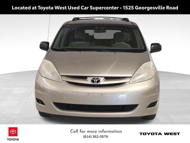 Photo of 2007 Desert Sand Mica Toyota Sienna