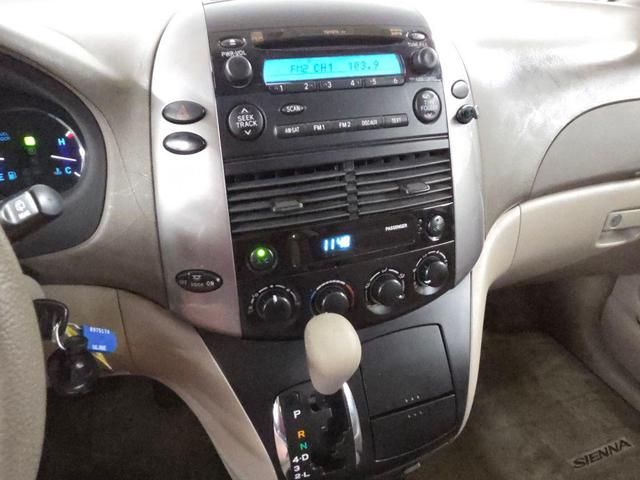 Photo of 2007 Desert Sand Mica Toyota Sienna