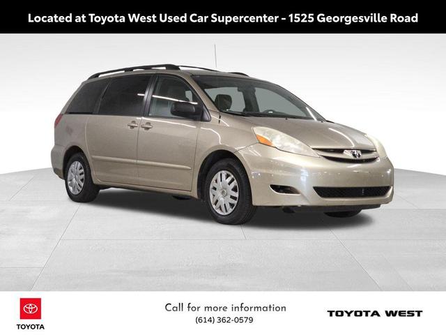 Photo of 2007 Desert Sand Mica Toyota Sienna