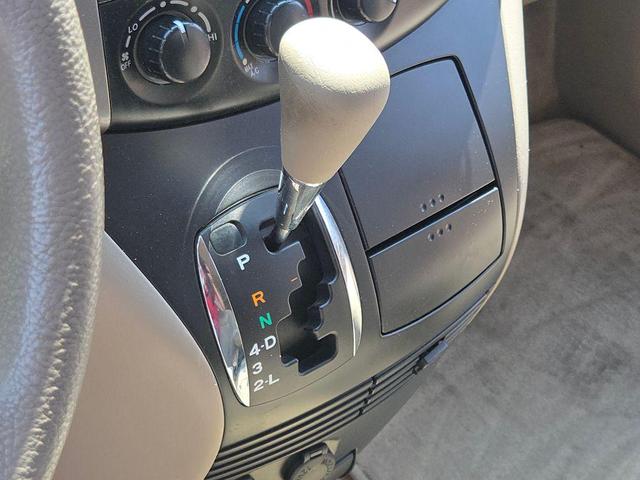 Photo of 2007 Desert Sand Mica Toyota Sienna
