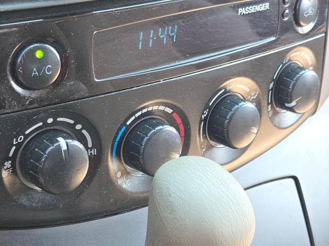 Photo of 2007 Desert Sand Mica Toyota Sienna