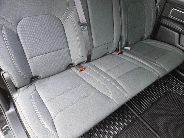Photo of 2020 Diamond Black Crystal Pearlcoat RAM 1500